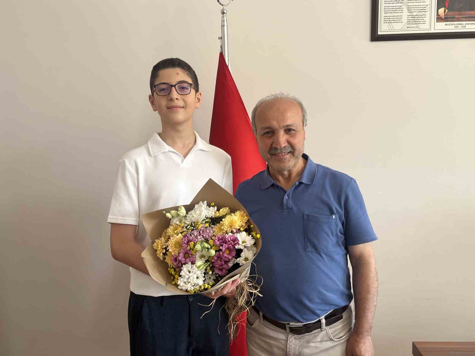 LGS’de Türkiye birincisi olan öğrenci: "Sıkı ve dengeli bir şekilde çalışmaya özen gösterdim" 6 lgsde turkiye birincisi olan ogrenci siki ve dengeli bir sekilde calismaya ozen gosterdim 2 u14NC9cr