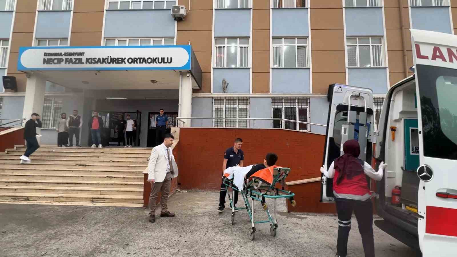 lgsde zamana karsi yaris esenyurt zabitasi ogrenciyi sinava 30 saniye kala yetistirdi 1 KEc4kvuV