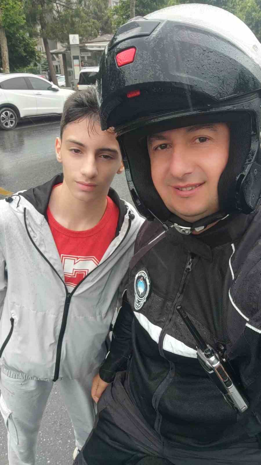lgsde zamana karsi yaris esenyurt zabitasi ogrenciyi sinava 30 saniye kala yetistirdi 5 ENcKhROc