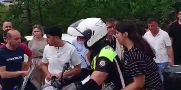 lgsye-gec-kalan-ogrencilerin-yardimina-polis-yetisti-9NUwpUrj.jpg