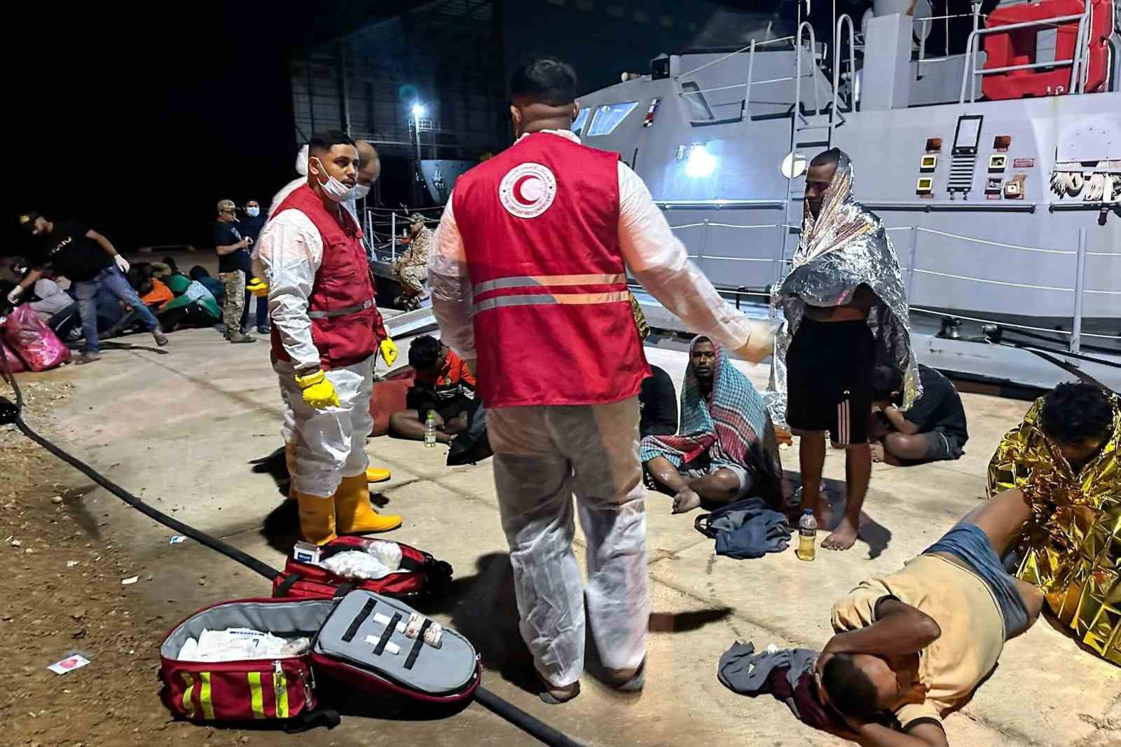 libya aciklarinda 95 gocmeni tasiyan iki tekne alabora oldu 4 olu 0 9aTSz5az