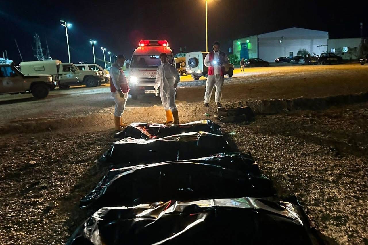libya aciklarinda 95 gocmeni tasiyan iki tekne alabora oldu 4 olu 1 uAO95QGX