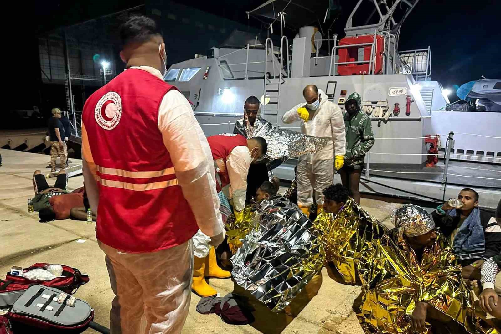 libya aciklarinda 95 gocmeni tasiyan iki tekne alabora oldu 4 olu 2 kkmb7HUv