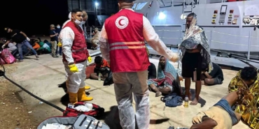 libya-aciklarinda-95-gocmeni-tasiyan-iki-tekne-alabora-oldu-4-olu-fAys1zqZ.jpg