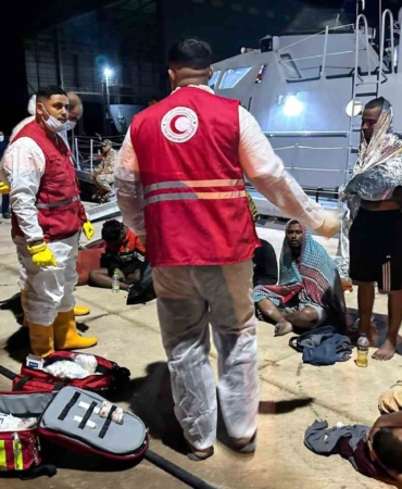 libya-aciklarinda-95-gocmeni-tasiyan-iki-tekne-alabora-oldu-4-olu-fAys1zqZ.jpg