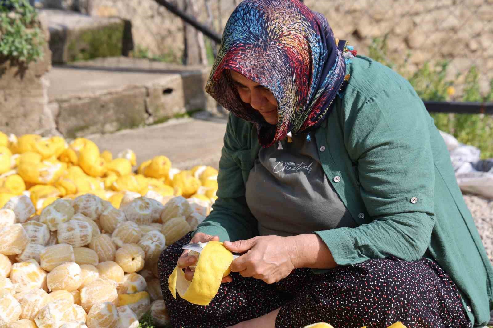 limon ve turunc kabuklari kadinlarin elinde degerleniyor 3 gi5c4n7f