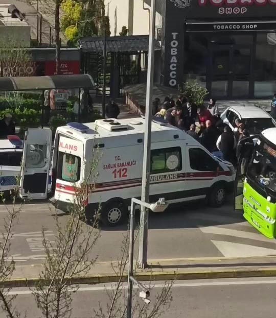 lise ogrencileri arasinda kan akti 1 kisi bicaklandi 4 LkbeKaf7