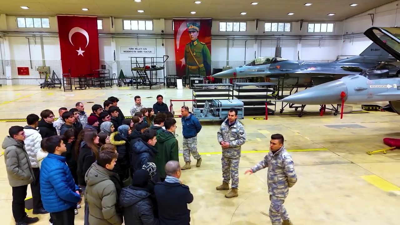 Lise öğrencileri F-16 kokpitinde: "Gelecekte KAAN’ları, Kızıl Elma’ları, Atak’ları biz uçuracağız" 5 lise ogrencileri f 16 kokpitinde gelecekte kaanlari kizil elmalari ataklari biz ucuracagiz 1 weG5UbrN