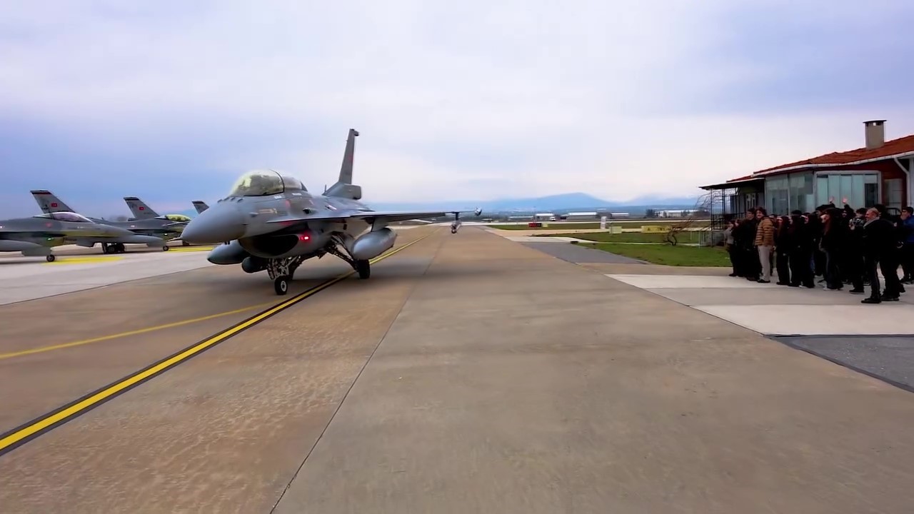 Lise öğrencileri F-16 kokpitinde: "Gelecekte KAAN’ları, Kızıl Elma’ları, Atak’ları biz uçuracağız" 9 lise ogrencileri f 16 kokpitinde gelecekte kaanlari kizil elmalari ataklari biz ucuracagiz 5 KtfYWXf3