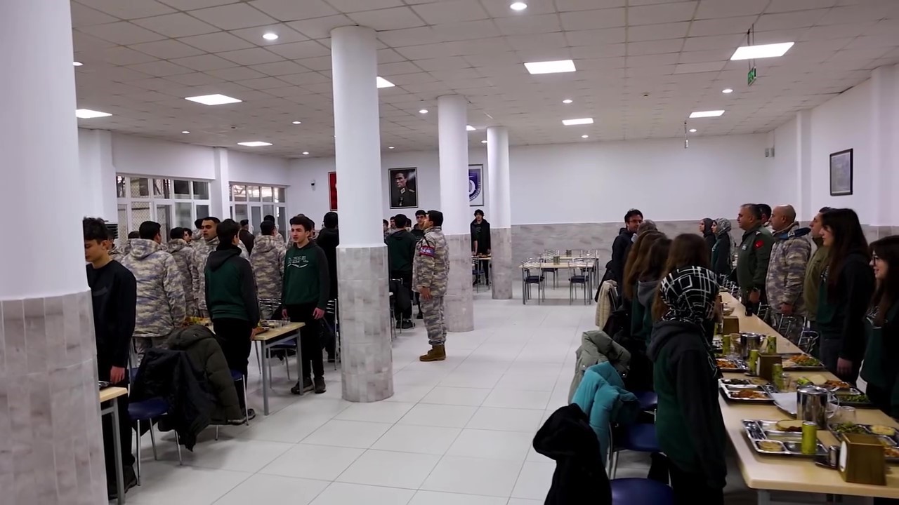 Lise öğrencileri F-16 kokpitinde: "Gelecekte KAAN’ları, Kızıl Elma’ları, Atak’ları biz uçuracağız" 10 lise ogrencileri f 16 kokpitinde gelecekte kaanlari kizil elmalari ataklari biz ucuracagiz 6 QIyG8Zgh