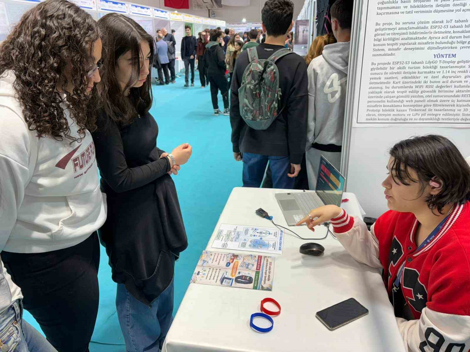 lise ogrencilerinden akilli turizm bilekligi otellerde kisiye ozel hizmet saglayacak 1 IbAU3eqZ