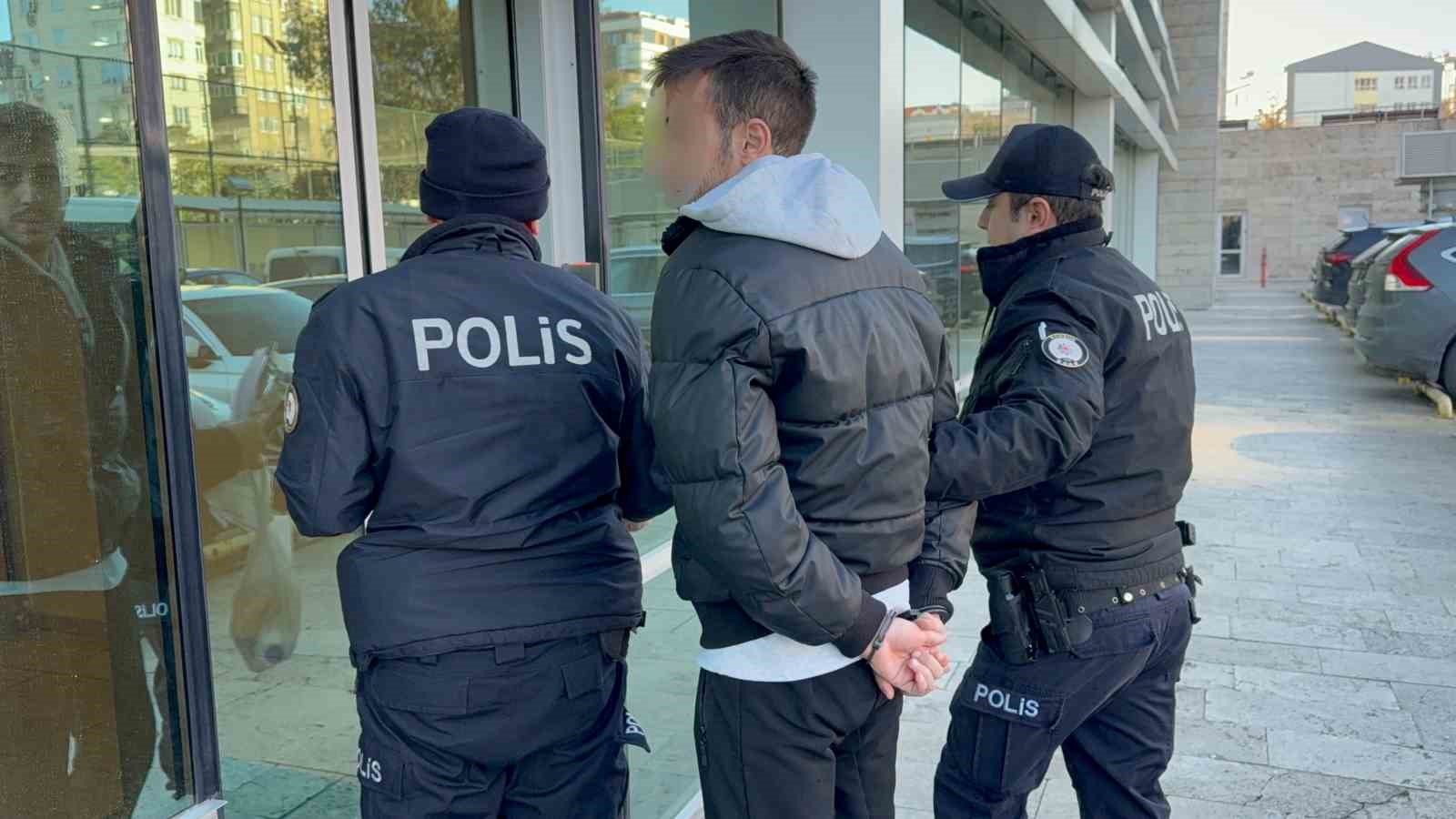 lise ogrencisinin boynuna bicak dayayan universite ogrencisi tutuklandi 1 i38bGVHe