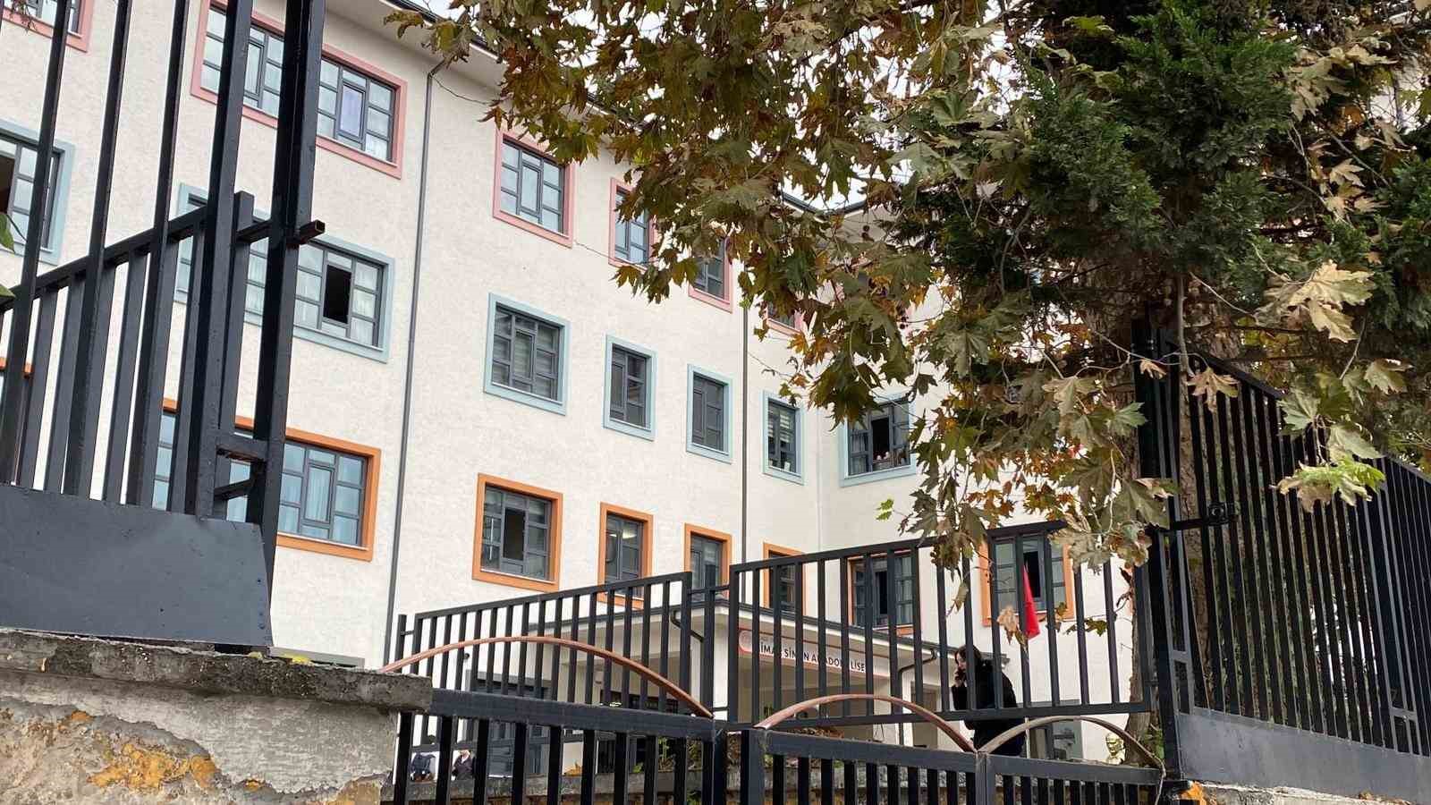 lisede 3 kattan dusen ogrenci agir yarali 2 nwOZ4Jtd