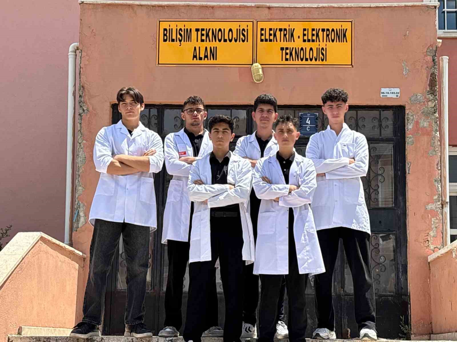Liseli gençler ürettikleri radar projesini geliştirerek savunma sanayine katkı sağlamak istiyor 5 liseli gencler urettikleri radar projesini gelistirerek savunma sanayine katki saglamak istiyor 1 qOhKA9EV