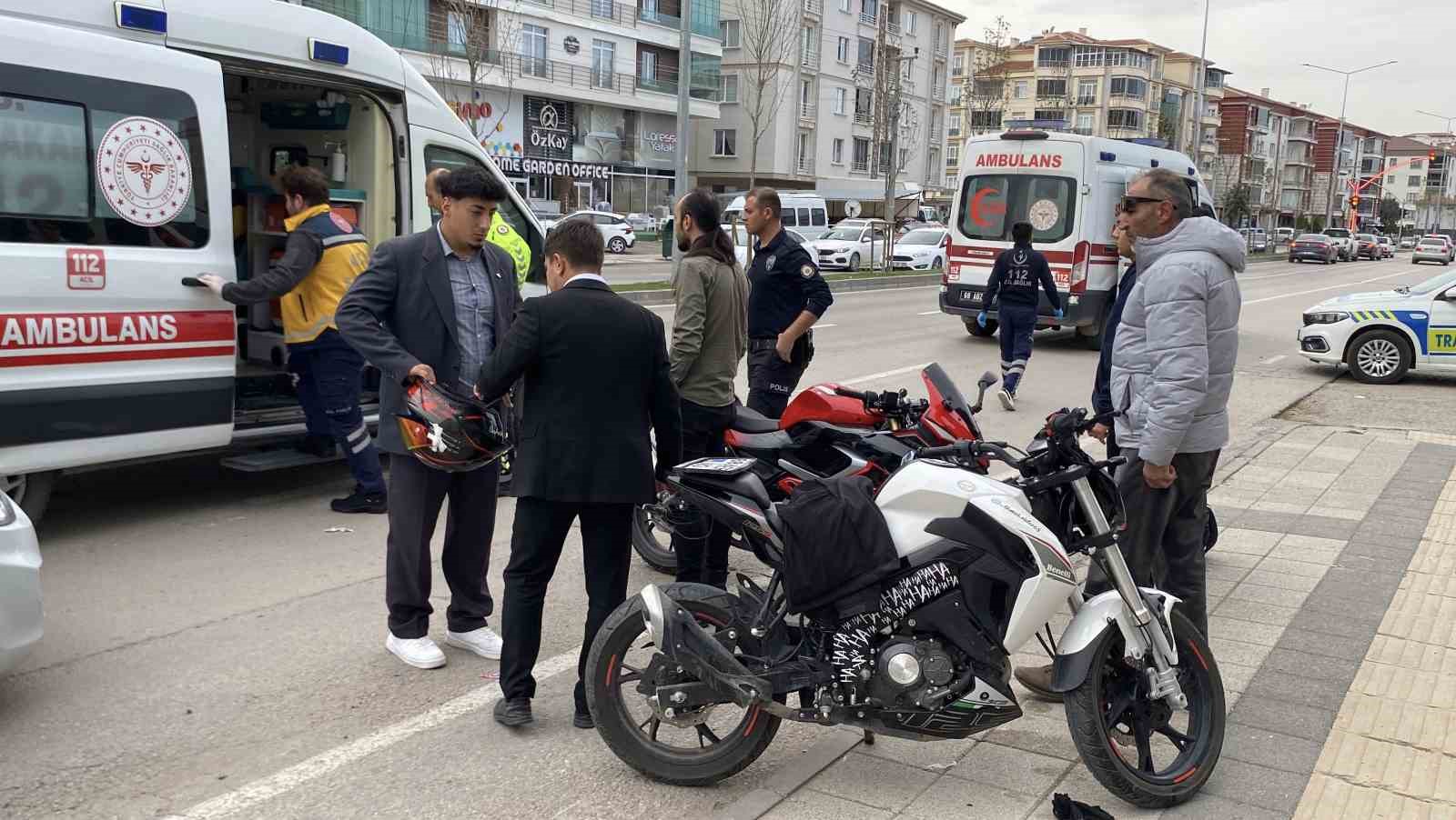liseli ogrencilerin motosiklet gezintisi hastanede son buldu 3 yarali 4