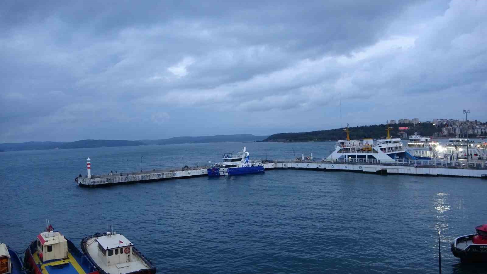 lodos firtinasi nedeniyle cift yonlu trafige kapatilan canakkale bogazi 45 saat sonra acildi 3