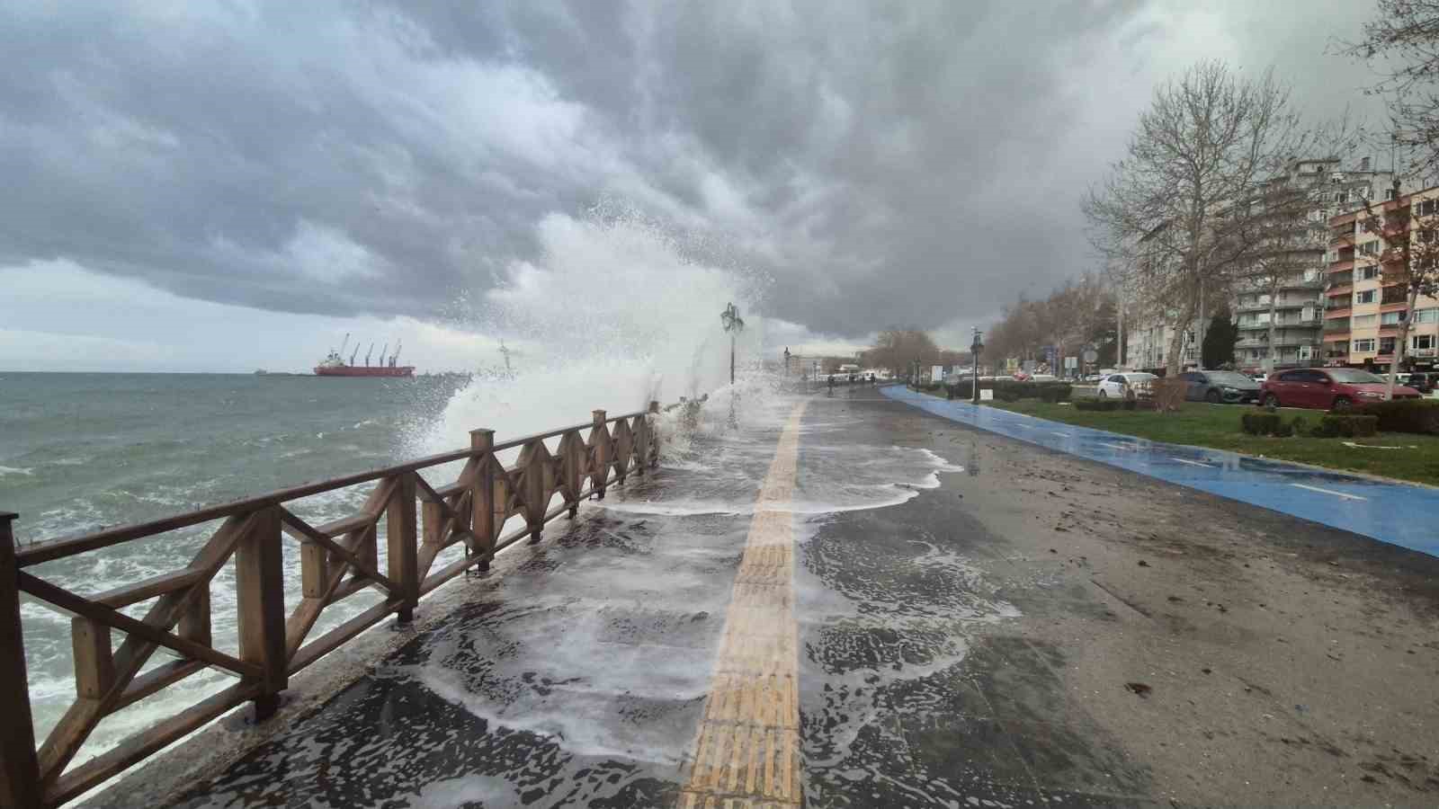lodos vurdu tekirdag sahili suyla kaplandi 5 a2FDyn4Z
