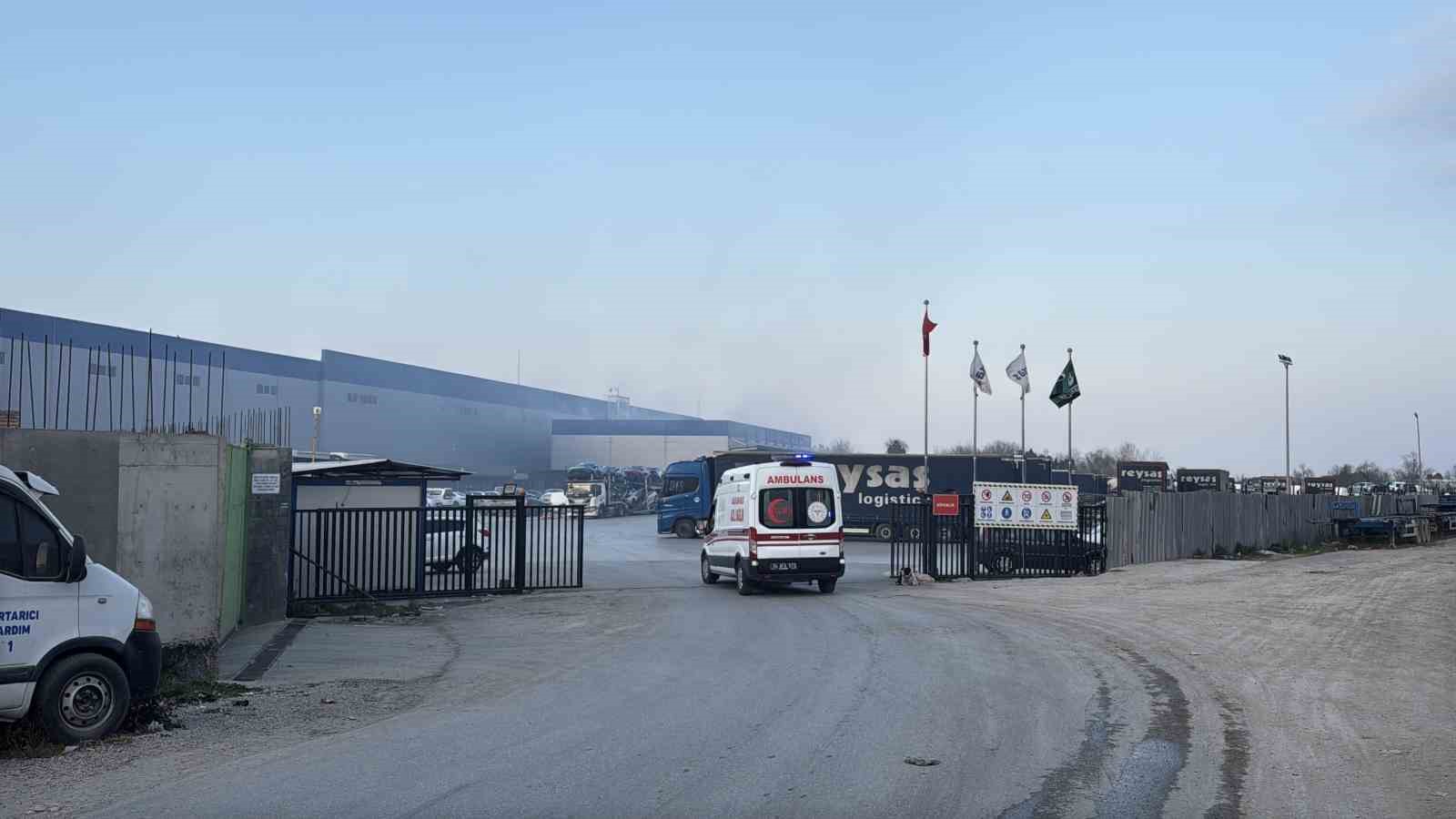 lojistik firmasinda yangin 1 itfaiye eri yaralandi 2 znuyAbiZ