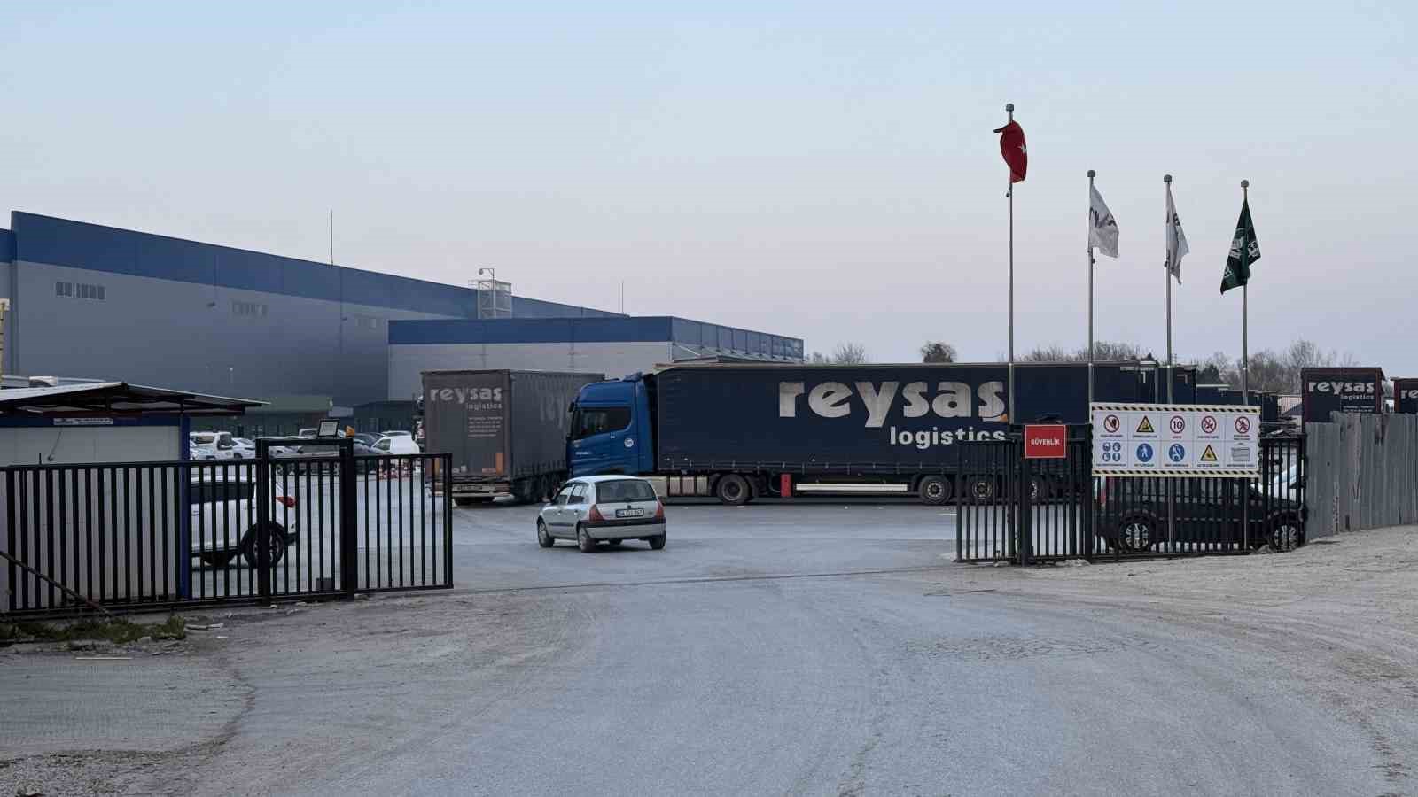 lojistik firmasinda yangin 1 itfaiye eri yaralandi 3 mT8ZGsLh