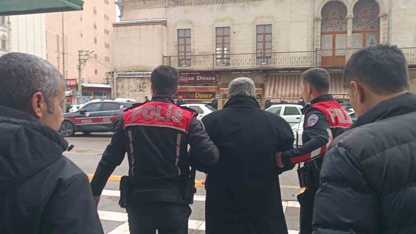 lokantayi basip kardesini vurdu 3 U3LpdEHE