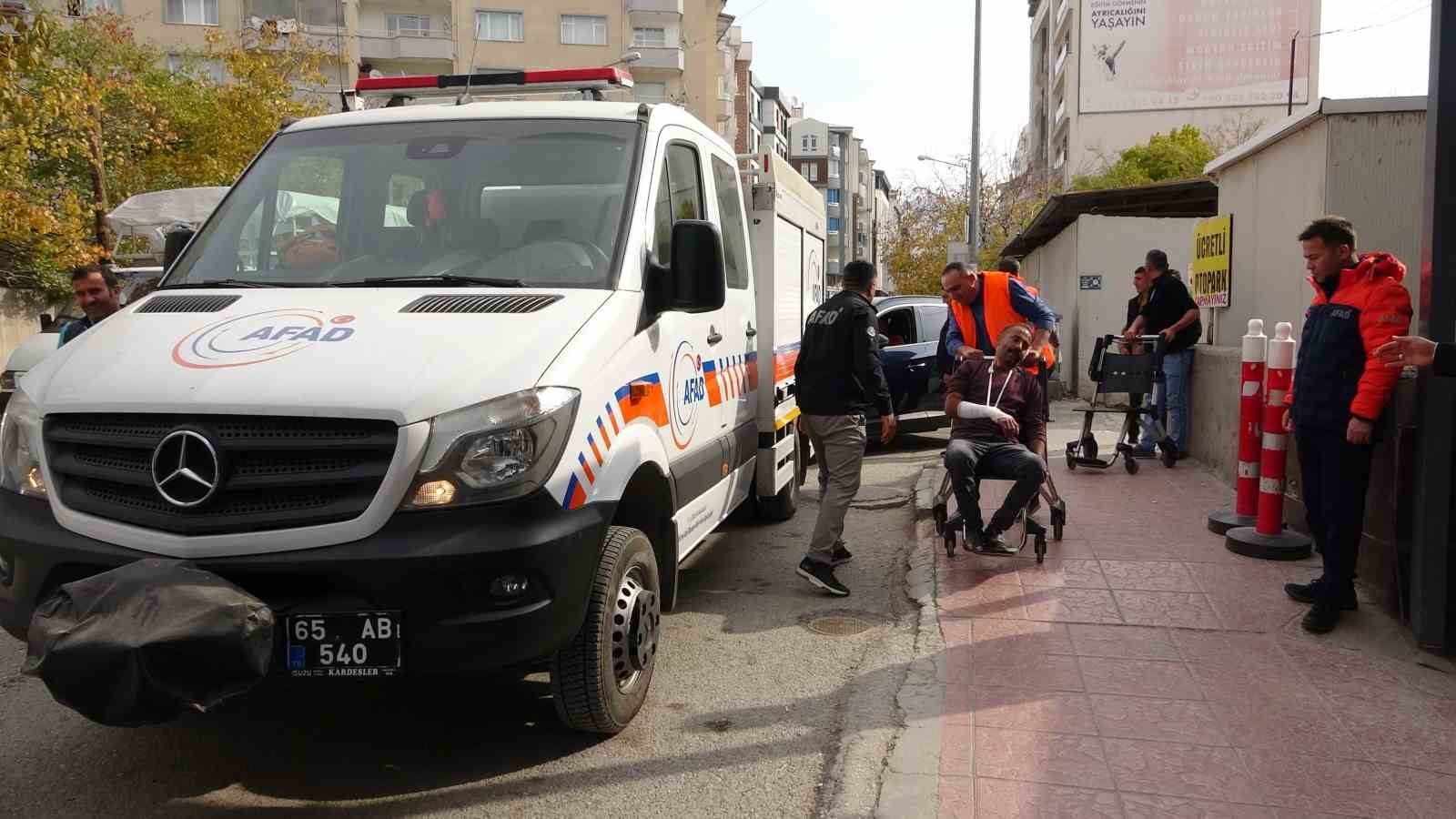 lokman hekim van hastanesinde deprem tatbikati yapildi 0 skgDvWUm
