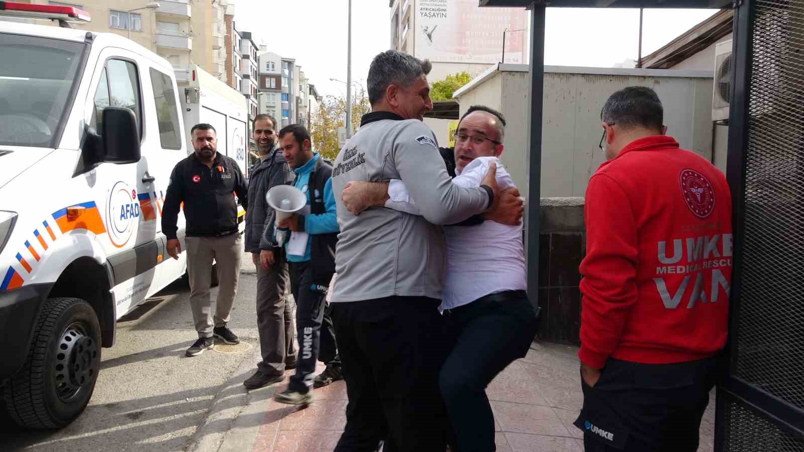 lokman hekim van hastanesinde deprem tatbikati yapildi 2 cvHvcqV8