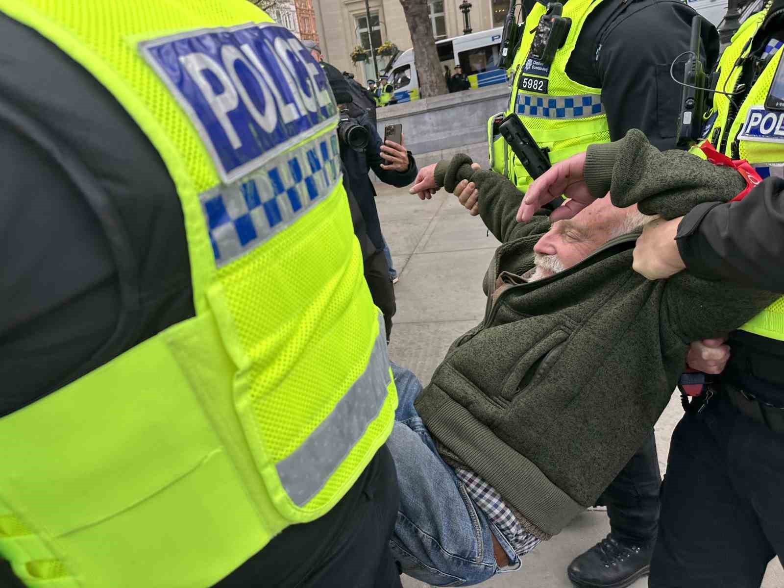 londra polisinden filistine destek gosterisine mudahale 212 gozalti 16 CNB3Atal