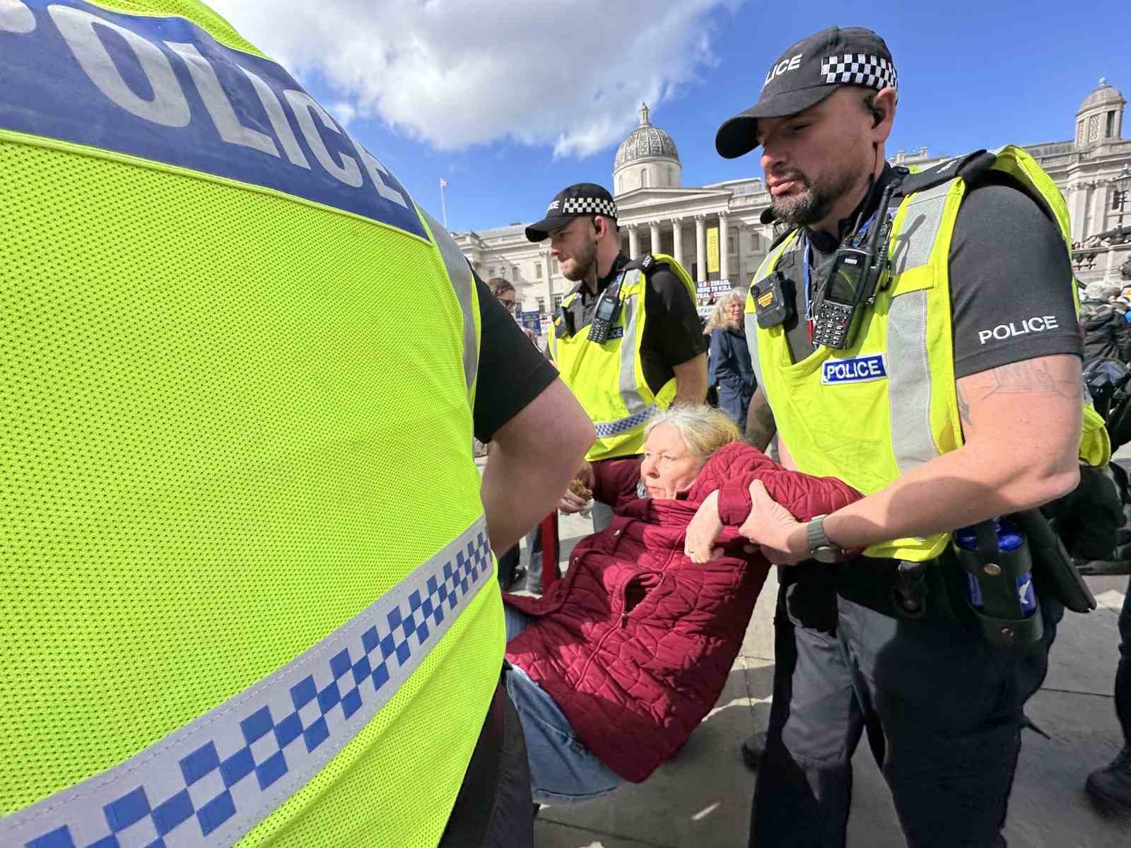 londra polisinden filistine destek gosterisine mudahale 212 gozalti 23 ZXb1GcJh