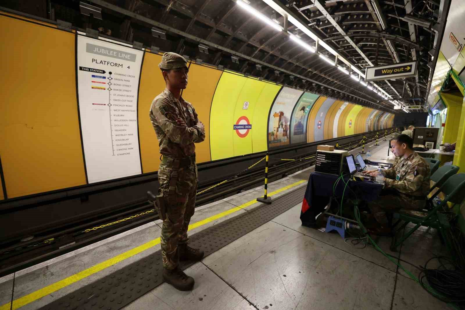 londrada yer altinda nato tatbikati metro istasyonu askeri karargaha donusturuldu 2 JqBI1anZ