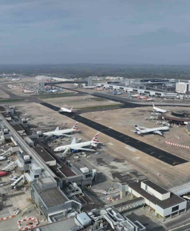 londradaki-gatwick-havalimaninda-su-kesintisi-tuvaletler-calismadi-restoranlar-kapandi-G4NIlqUs.jpg