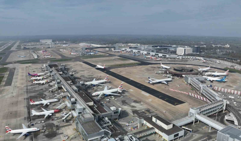 londradaki-gatwick-havalimaninda-su-kesintisi-tuvaletler-calismadi-restoranlar-kapandi-G4NIlqUs.jpg