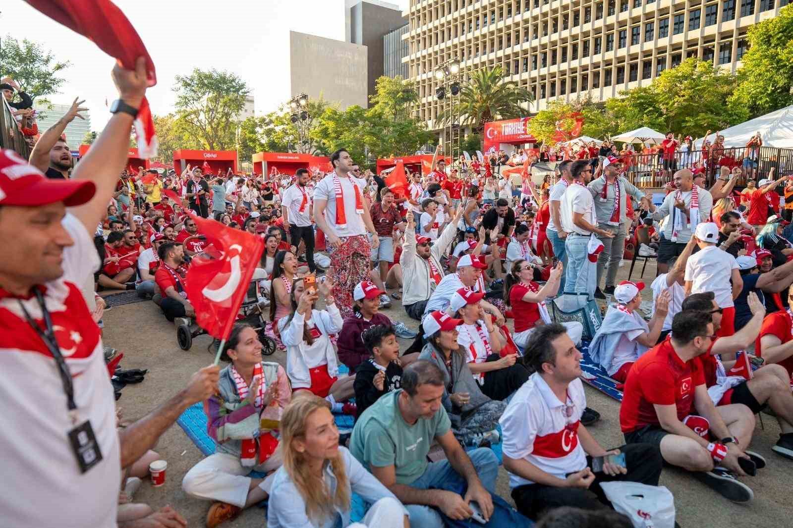 los angelesta turkiye ruzgari zafer coskusuyla taclandi 2 wQcaNTGa