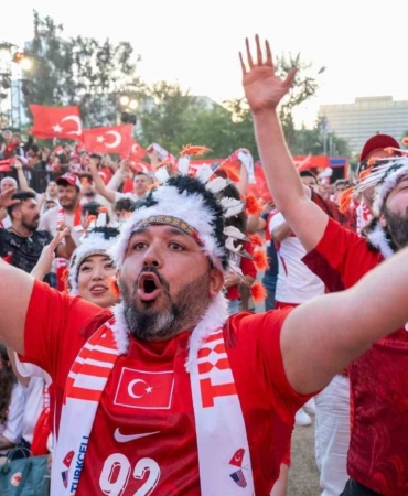 los-angelesta-turkiye-ruzgari-zafer-coskusuyla-taclandi-TSefiX1Z.jpg