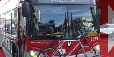 los-angelestaki-otobuslere-hos-geldiniz-ay-yildizlilar-yazildi-gRRqFlYF.jpg