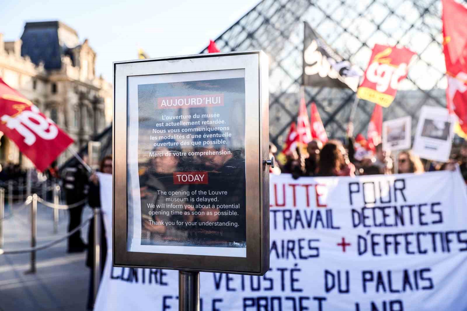louvre muzesi grevi uzatma karari aldi 0 VMHGf6N2