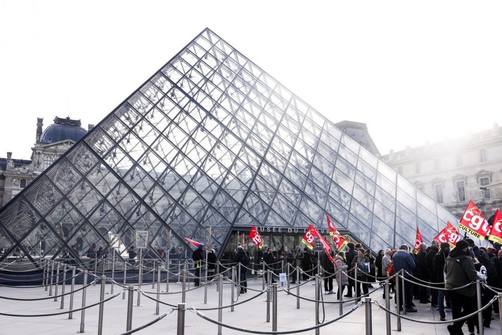 louvre muzesi grevi uzatma karari aldi 2 YBBnpYaf