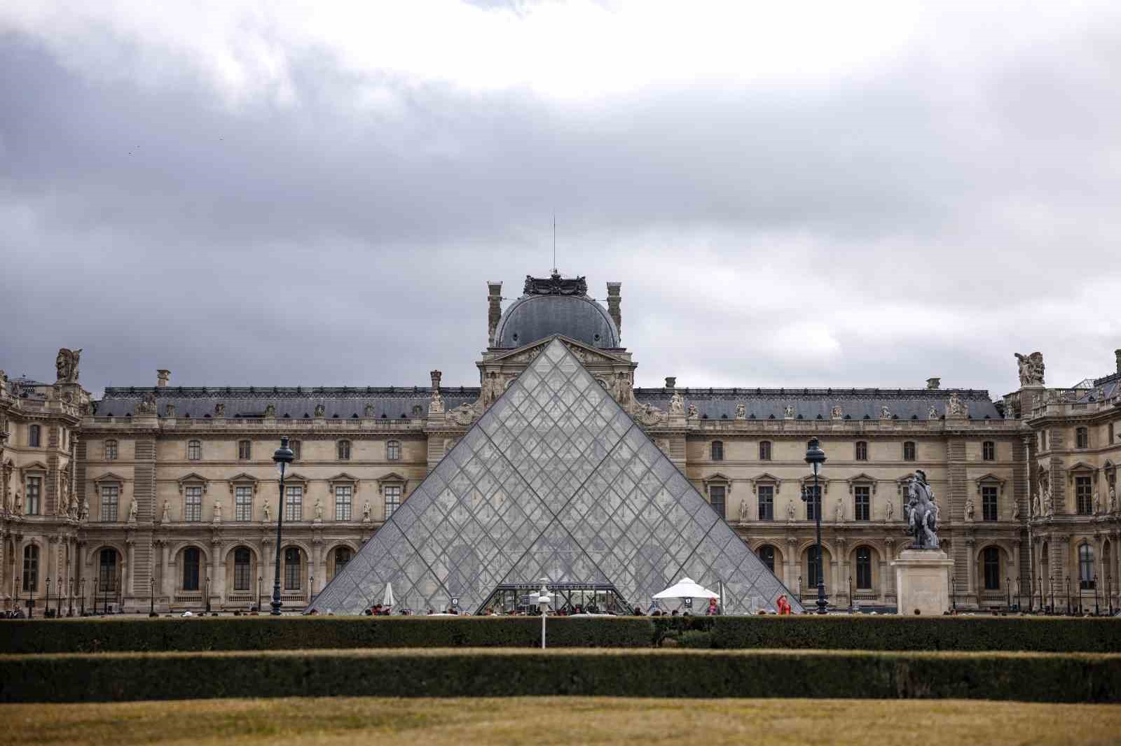 louvre muzesinde 88 milyon dolarlik soygunun ardindan 100 kameralik ekstra onlem 0 t6pv9P8K