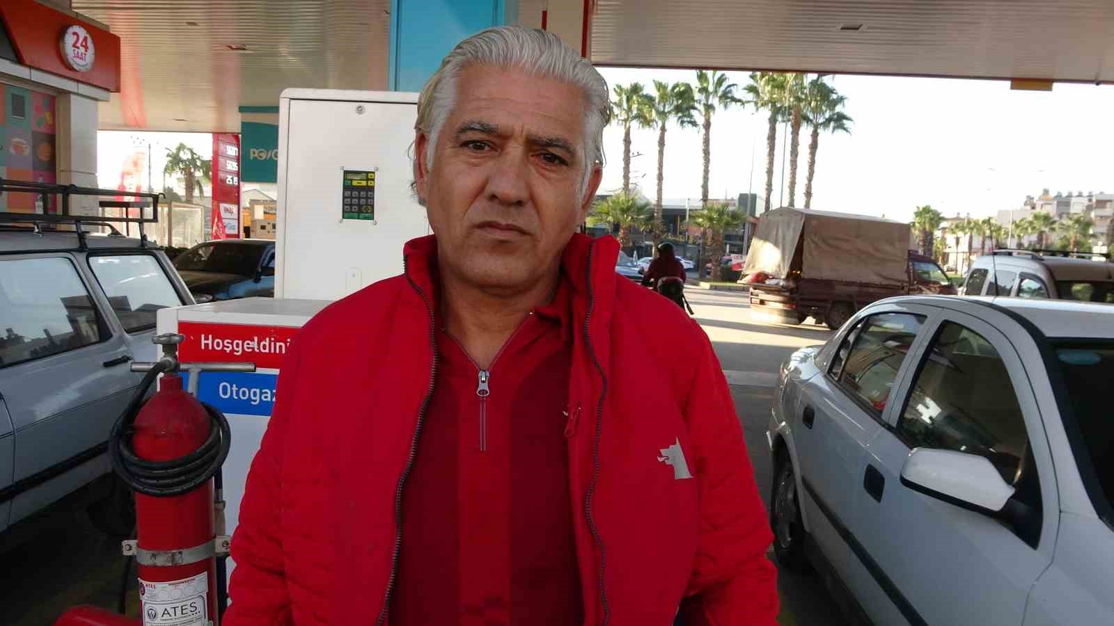 lpg pompasi takiliyken hareket eden araca pompaci son anda mudahale etti 1 VgyHWUjb