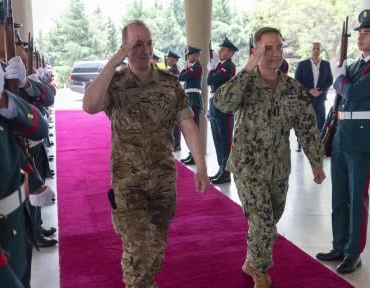 lubnan-cumhurbaskani-aoun-centcom-komutani-cooper-ile-gorustu-4CMnBp91.jpg