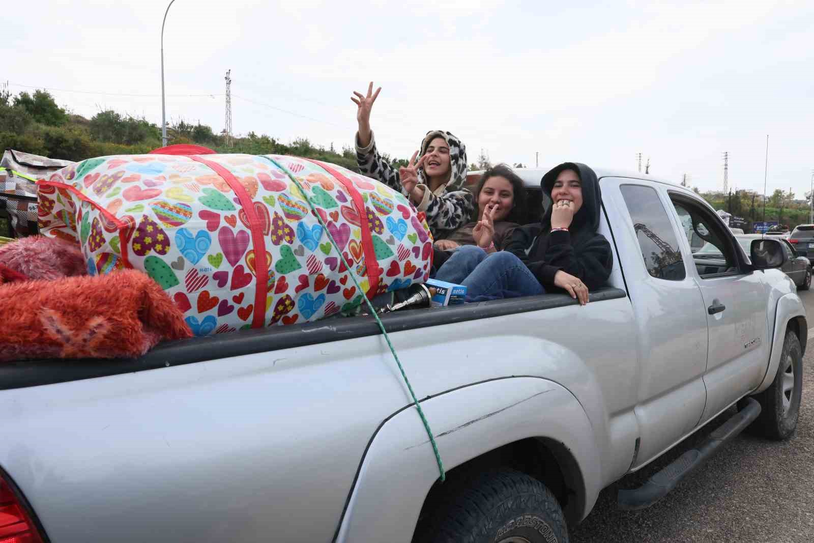 lubnanli aileler ateskesin ardindan ulkenin guneyine dogru yola cikti 2 7rTzteZP