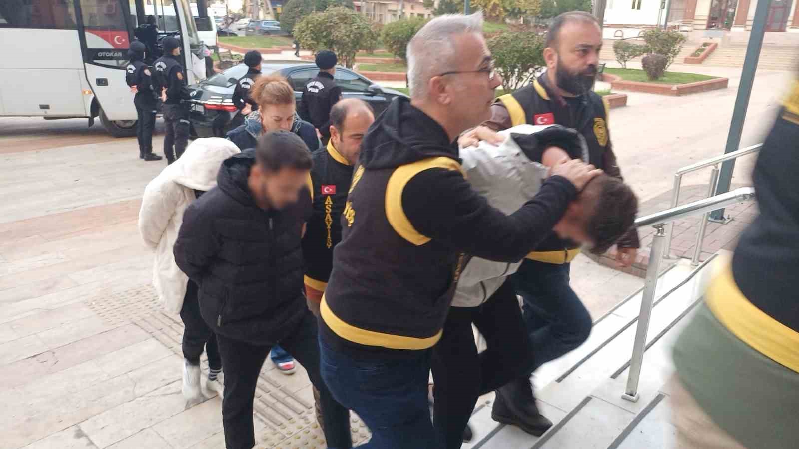 luks araclar icin on odeme vaadiyle vatandaslari dolandirdilar 0 zqMYXiuH