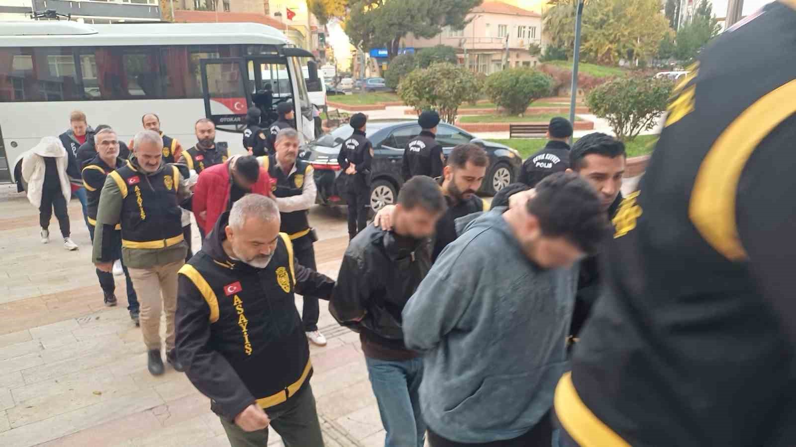 luks araclar icin on odeme vaadiyle vatandaslari dolandirdilar 1 amKpZT6X