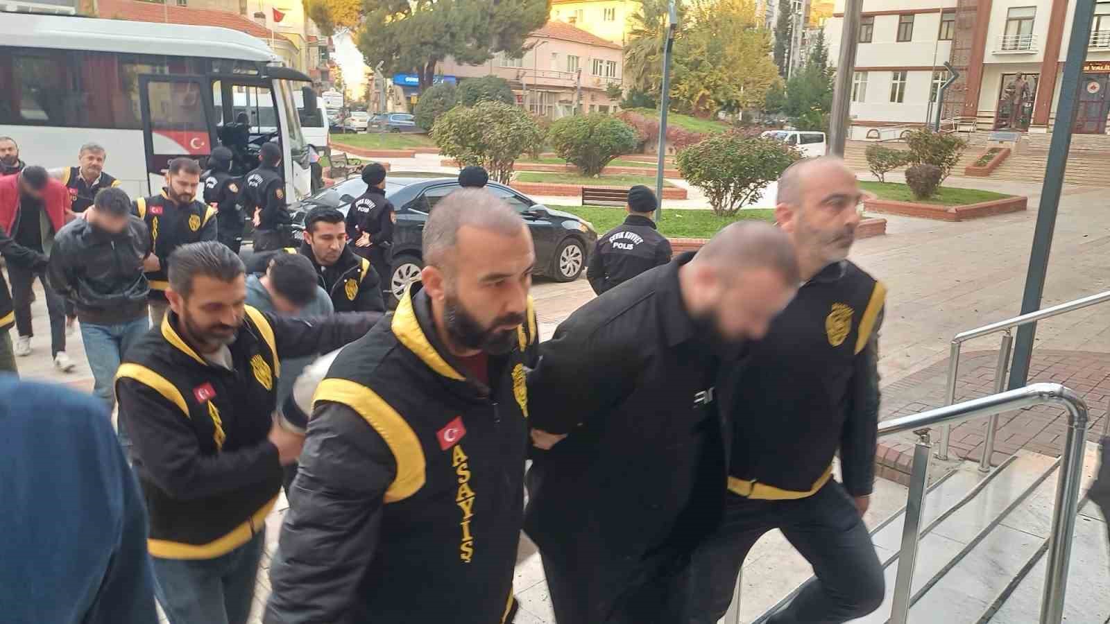 luks araclar icin on odeme vaadiyle vatandaslari dolandirdilar 5 FsE2hmQg