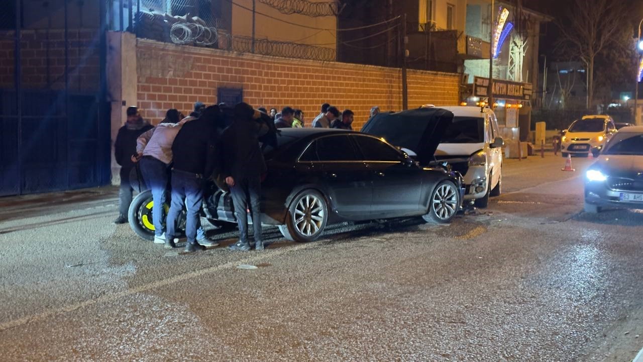 luks aractaki hasari gorenler gozlerine inanamadi 1 E1HUPzpL