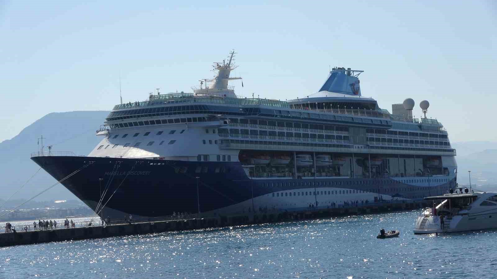 Lüks kruvaziyer bin 749 turist ile Alanya iskelesine demir attı 4 luks kruvaziyer bin 749 turist ile alanya iskelesine demir atti 0 2dzhlAVa