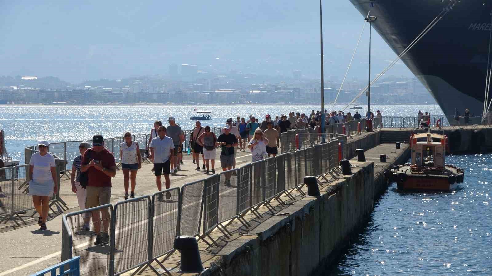 Lüks kruvaziyer bin 749 turist ile Alanya iskelesine demir attı 9 luks kruvaziyer bin 749 turist ile alanya iskelesine demir atti 5 MEz56rPu