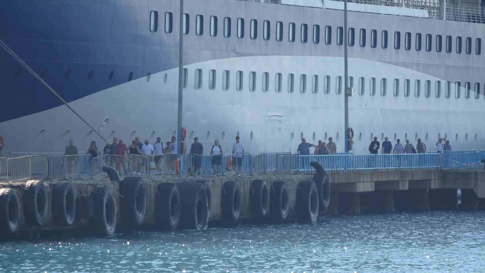 Lüks kruvaziyer bin 749 turist ile Alanya iskelesine demir attı 10 luks kruvaziyer bin 749 turist ile alanya iskelesine demir atti 6 zcupDFLj