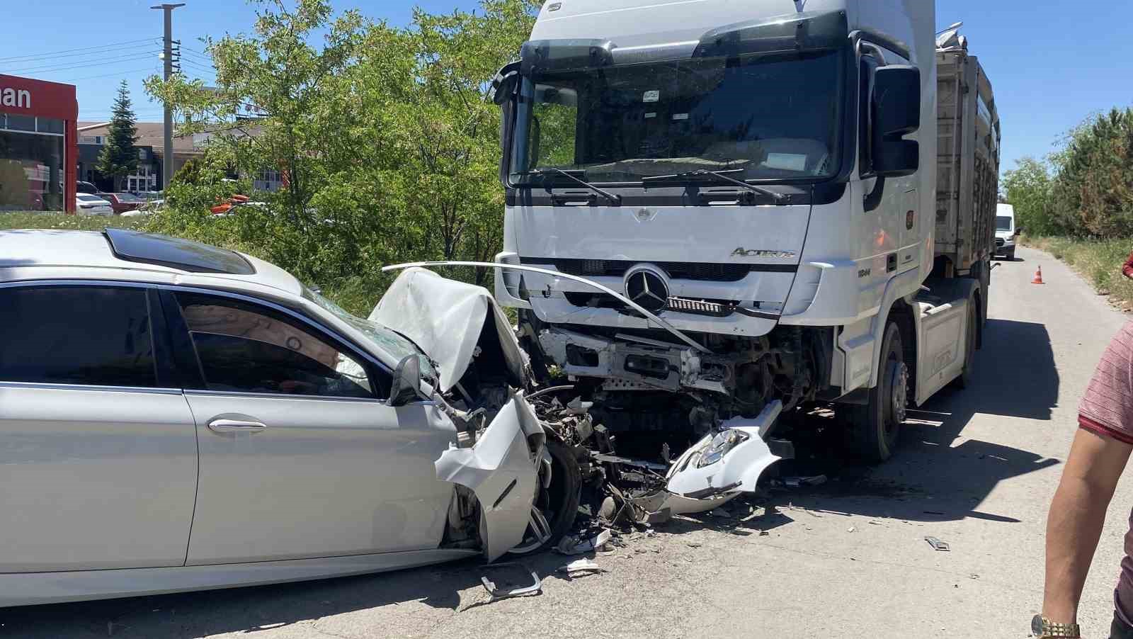 Lüks otomobil hurdaya döndü, sürücü ağır yaralandı 4 luks otomobil hurdaya dondu surucu agir yaralandi 0 22zPBN9D