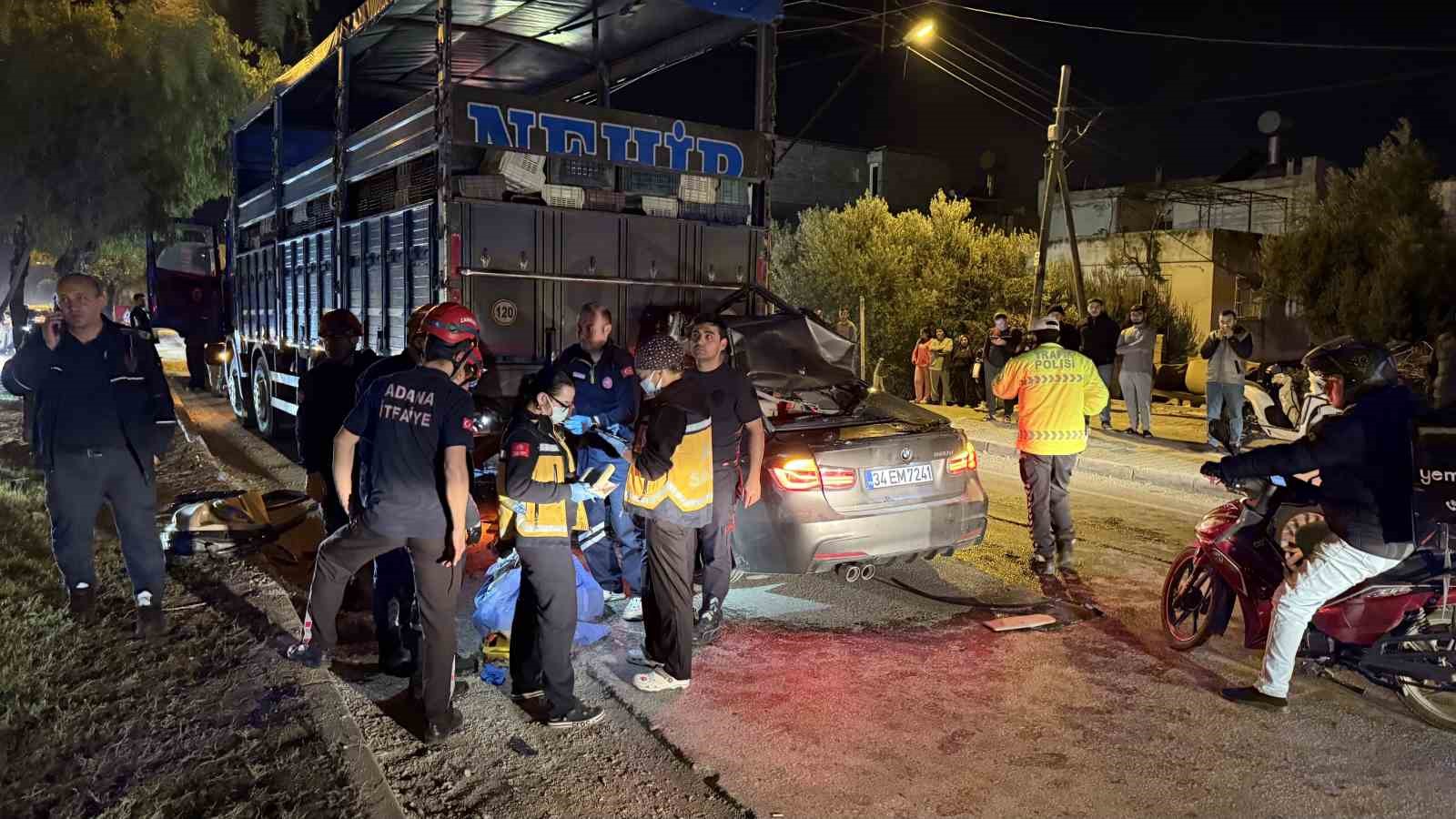 Lüks otomobil kamyona ok gibi saplandı: 1 ölü, 2 yaralı 9 luks otomobil kamyona ok gibi saplandi 1 olu 2 yarali 5 8u1VAApF