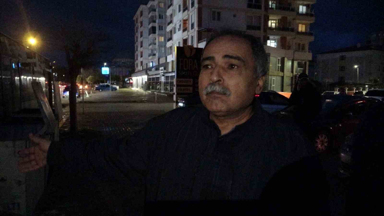 luks otomobil park halindeki otobuse carpti 1 7pRlLwAW